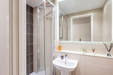 1 bed studio, Brougham Hayes, City Centre, Bath, BA23GF - Image 3